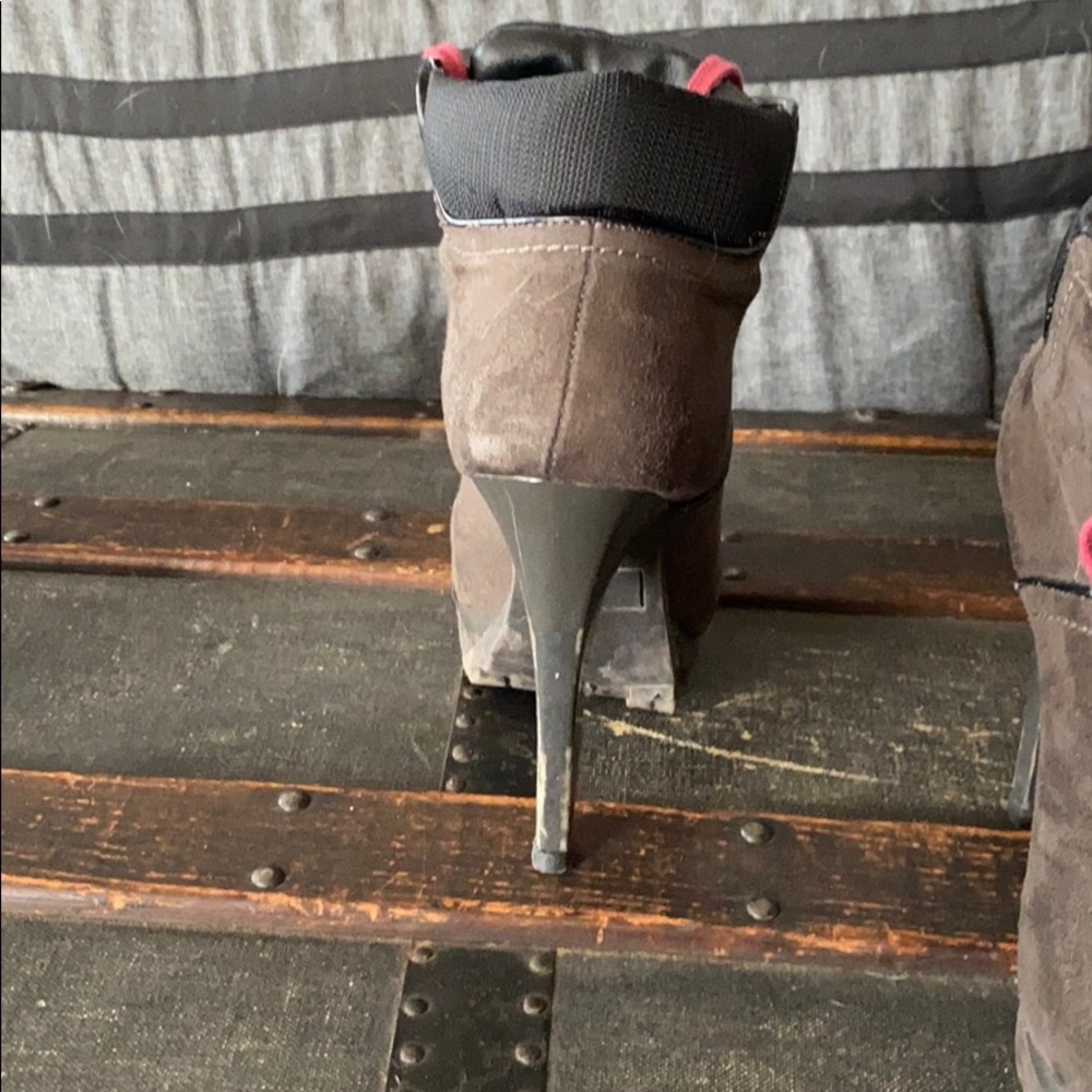 Heel boot - Picture 3 of 3